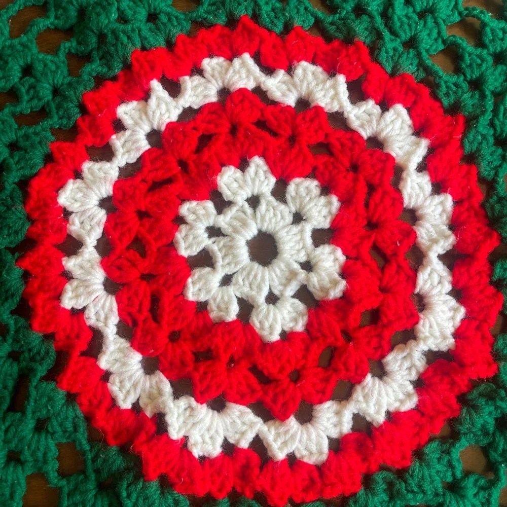Vintage Christmas Crochet Centerpiece Doily 28